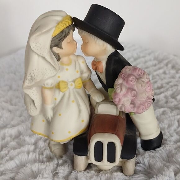 Enesco Kim Anderson's 2000 Happily Ever After Figurine - Picture 6 of 6